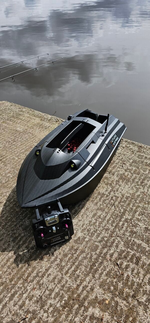 FUTURE CARPING V80 BAIT BOAT MAIN PRIZE - Image 6