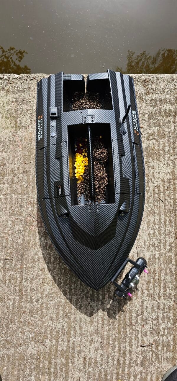 FUTURE CARPING V80 BAIT BOAT MAIN PRIZE - Image 4