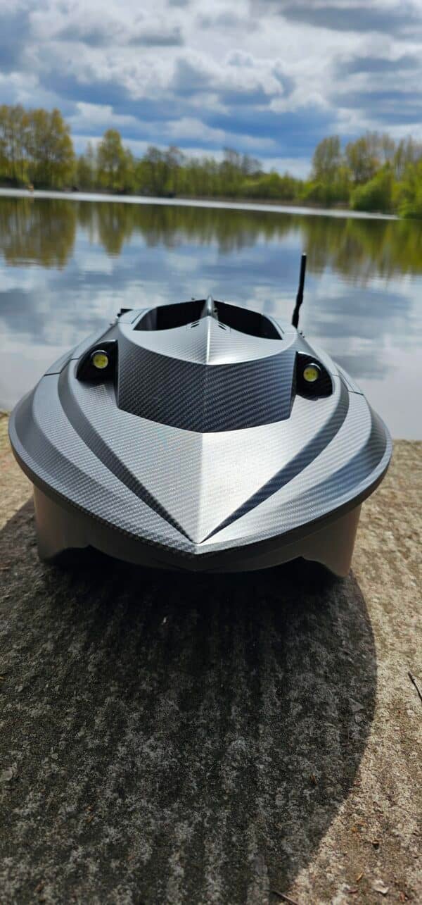 FUTURE CARPING V80 BAIT BOAT MAIN PRIZE - Image 3